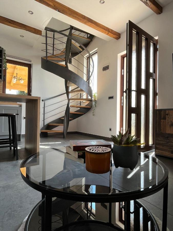 Apartman Sara S Pogledom Na More 로브란 외부 사진