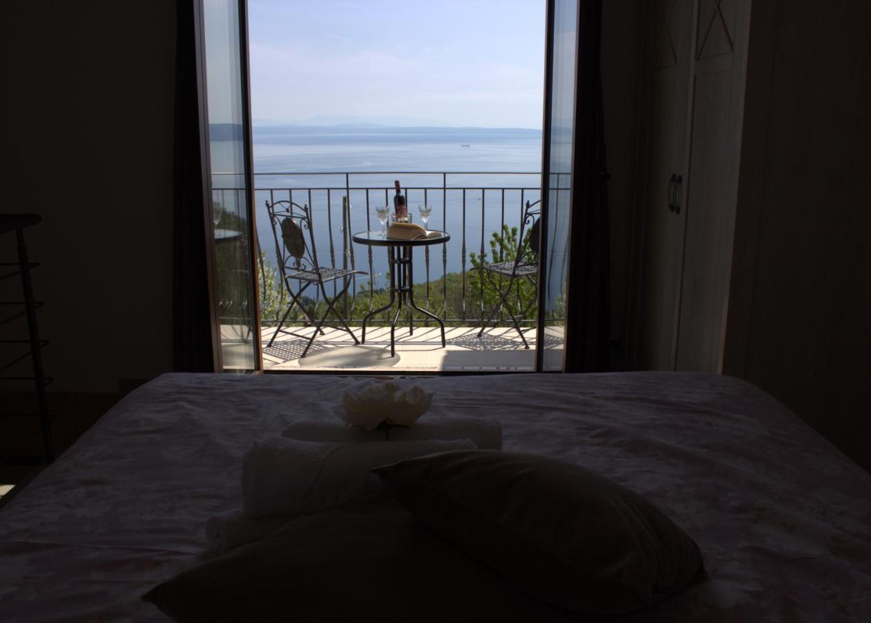 Apartman Sara S Pogledom Na More 로브란 외부 사진