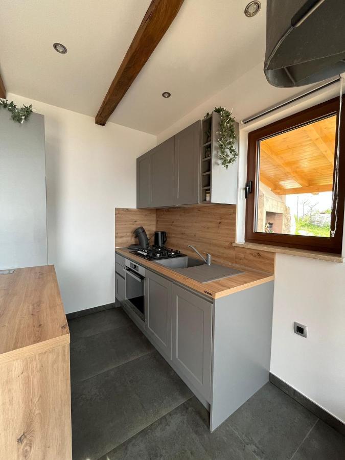 Apartman Sara S Pogledom Na More 로브란 외부 사진