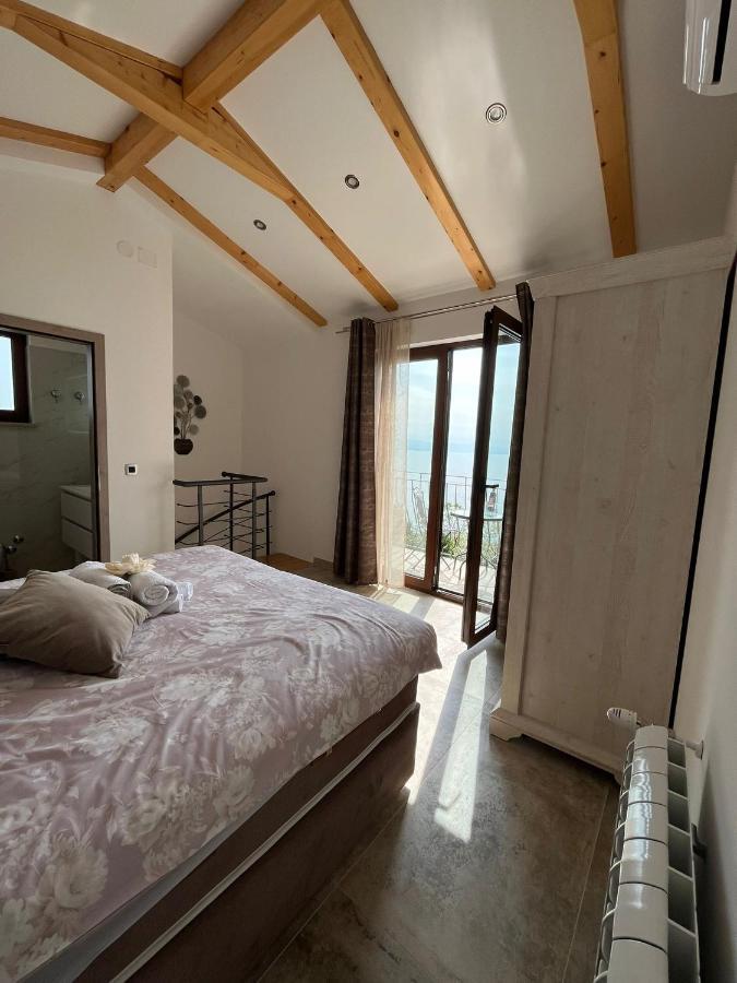 Apartman Sara S Pogledom Na More 로브란 외부 사진
